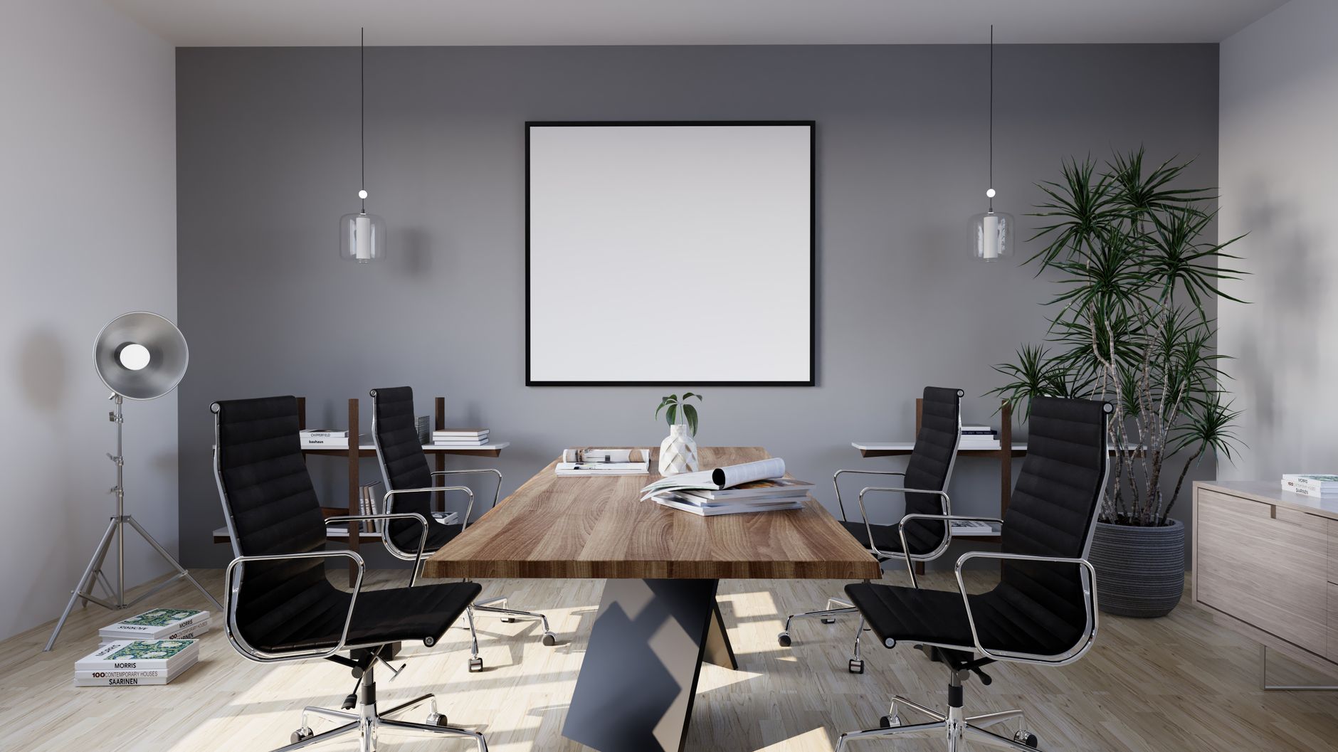 Sala de reuniones con escritorio de madera y sillas